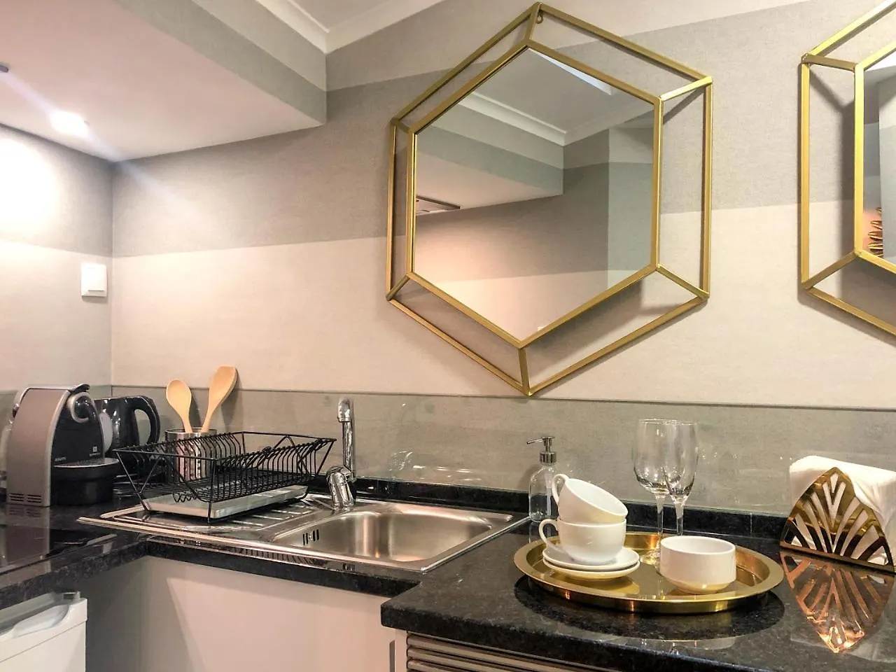 Golden Studio • A/C - Central Lisbon Apartment